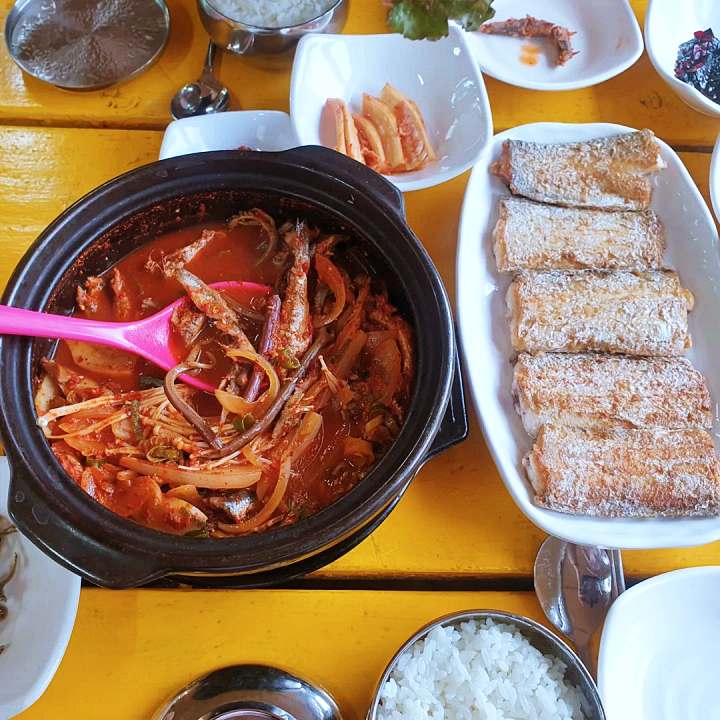 남해 식당 멸치쌈밥 멍게비빔밥 갈치조림 멸치회무침 고등어구이 해물부추전 수완 좋은 여행 맛집 추천