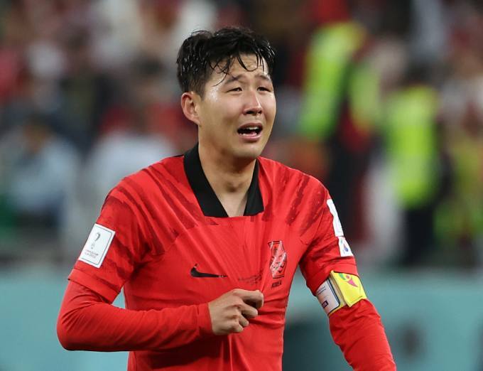  토트넘 손흥민 '부상 투혼' 대한민국 16강 진출