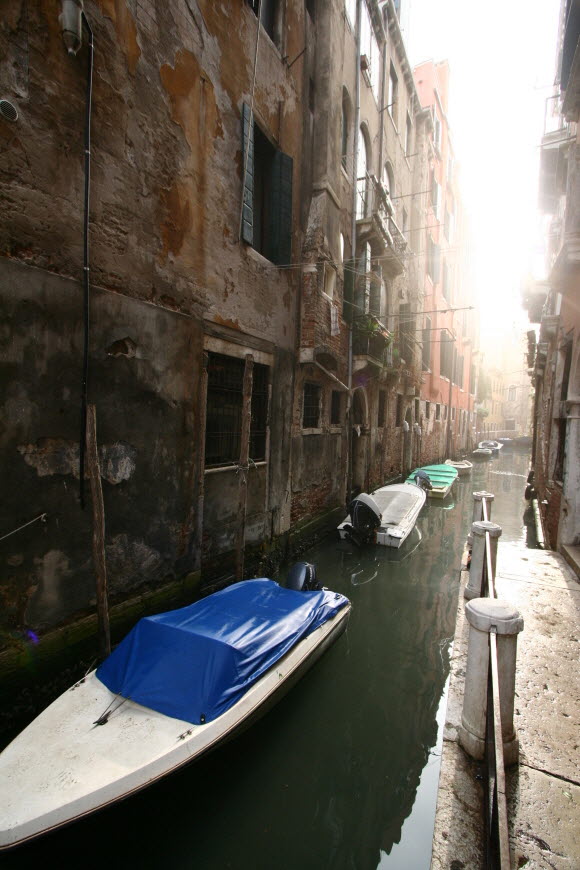 좁은-베네치아-수로골목