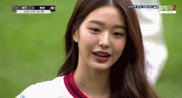  아이브 장원영 시구.gif