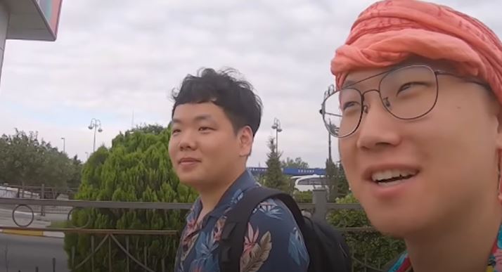 둘의 첫만남