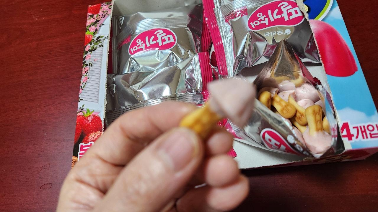 이른 시기에 봄한정판으로 나온 오리온 신제품 딸기송이 맛은 있네 - undefined - undefined - 🥨🚨 모든 게 줄었다.. 이른 시기에 봄한정판으로 나온 오리온 신제품 딸기송이 맛은 있네 - undefined - undefined - 🥨🚨 모든 게 줄었다..