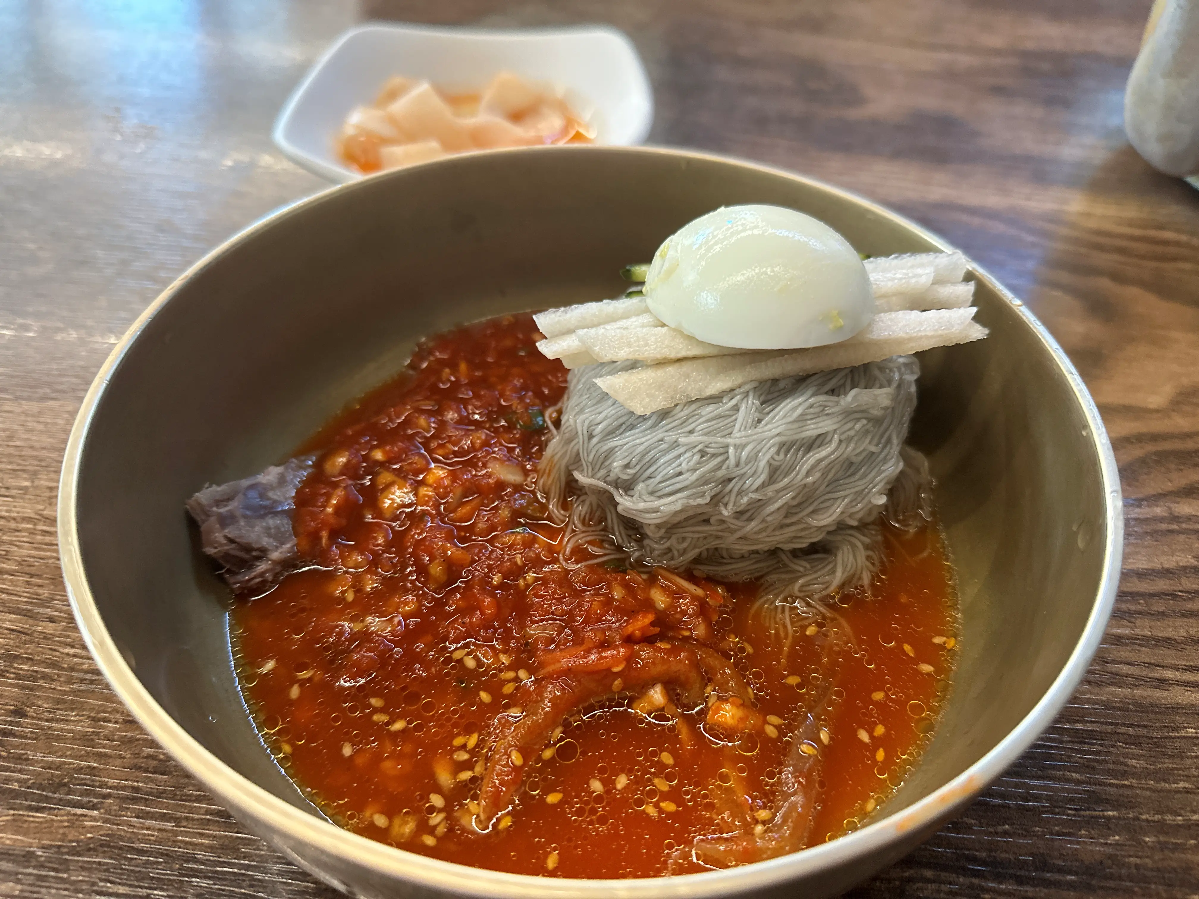 함흥냉면 갈비탕 비빔냉면 옆모습