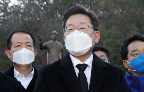  '특단 조치' 뒤 소상공인 先보상 카드? …당정 오늘 긴급 회의, 이재명안 반영...