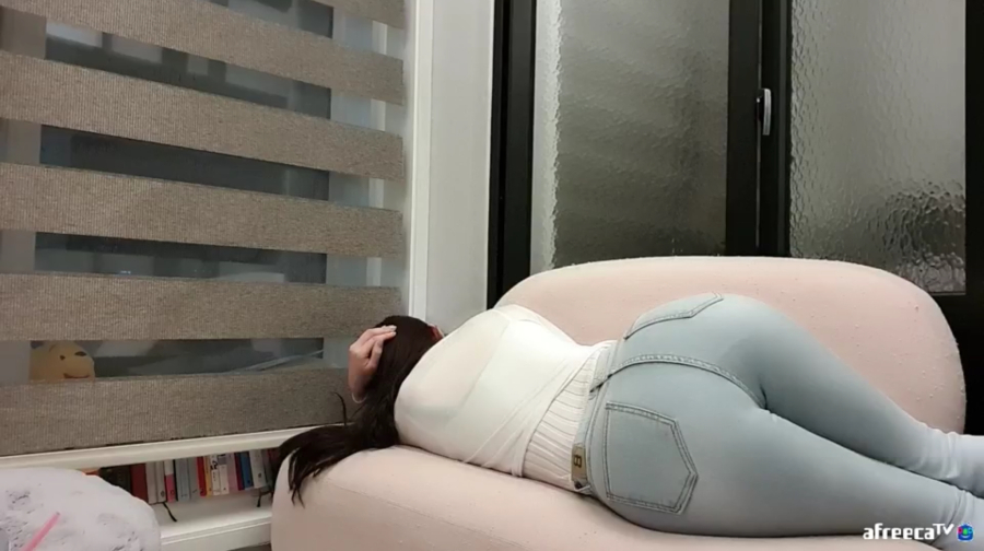  시선강탈하는 bj연우 당구 청바지 몸매