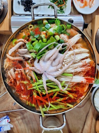 능이동태전골 동태내장전골