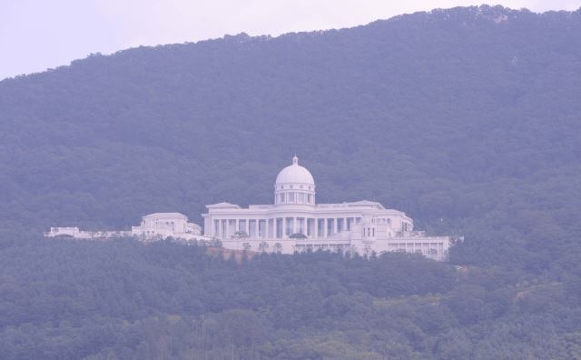  "통일교 빠진 엄마 수천만원 미륵불 사"..日신자 자녀 회견
