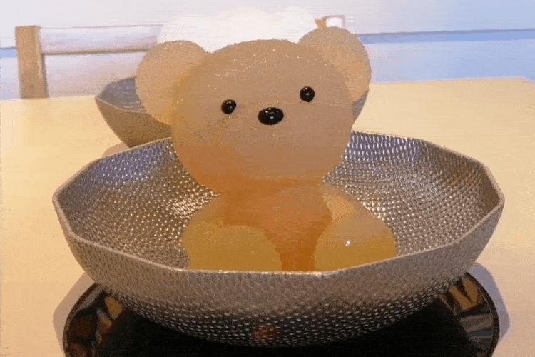  홋카이도의 곰 테마 전골 레스토랑 VIDEO:This Japanese Hot Pot Restaurant Features an Adorable Bear Taking a Dip in the Hot Springs