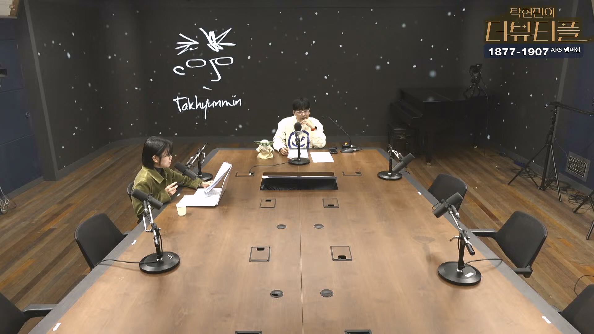 [#탁현민의더뷰티플] 진정한 예술가는 그 무엇도 경멸하지 않는다 ¦ 2024년 12월 27일 금요일 ¦ 다시 19회 (1080p_30fps_H264-128kbit_AAC).mp4_20241227_151459.849.jpg