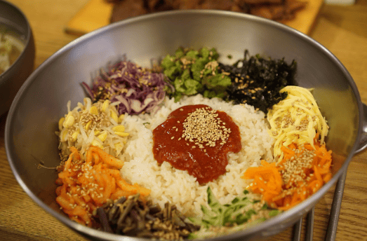 한국식당의 비빔밥