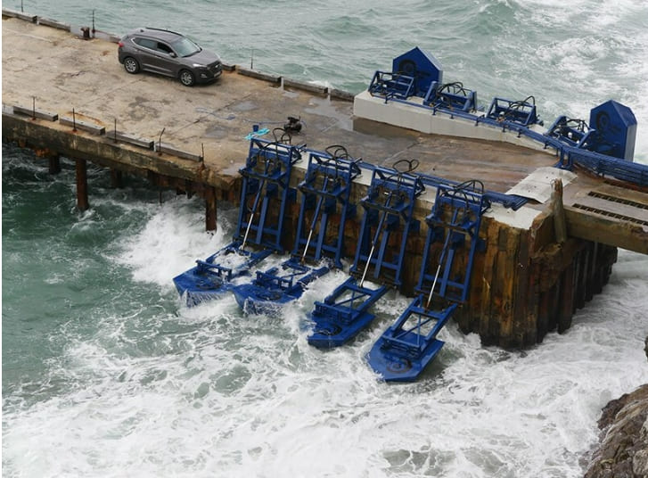 스페인 최초의 파력 발전소 VIDEO: Spain&#39;s first wave power plant to be installed in the port of adriano&#44; mallorca