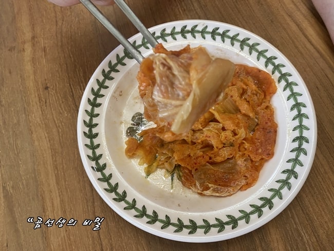 그릇에-담기-맛있는-김치전