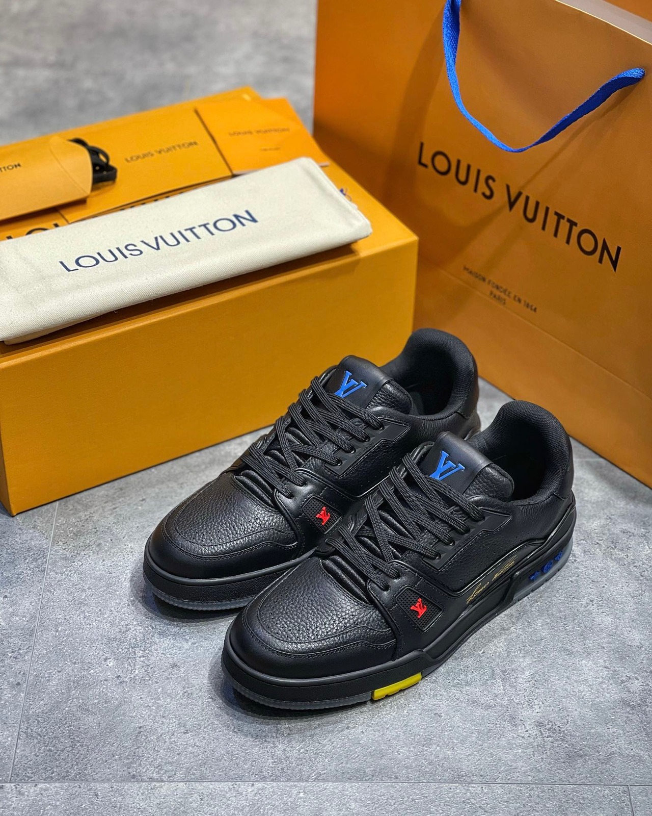  [LOUIS VUITTON] 루이비통 트레이너 스니커즈 1A8ZQ9