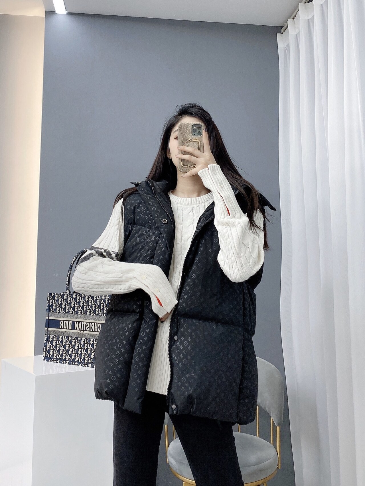  [LOUIS VUITTON] 루이비통 스테이플스 에디션 리미티드 모노그램 인사이드 아웃 패딩 베스트