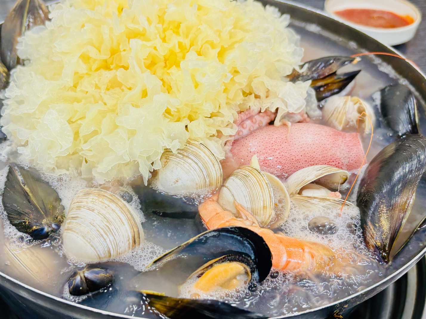 쭈낙해물칼국수 - 맑은해물칼국수