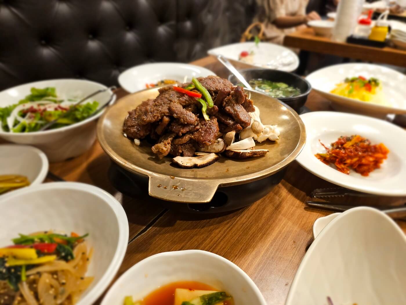 석갈비와 반찬 사진