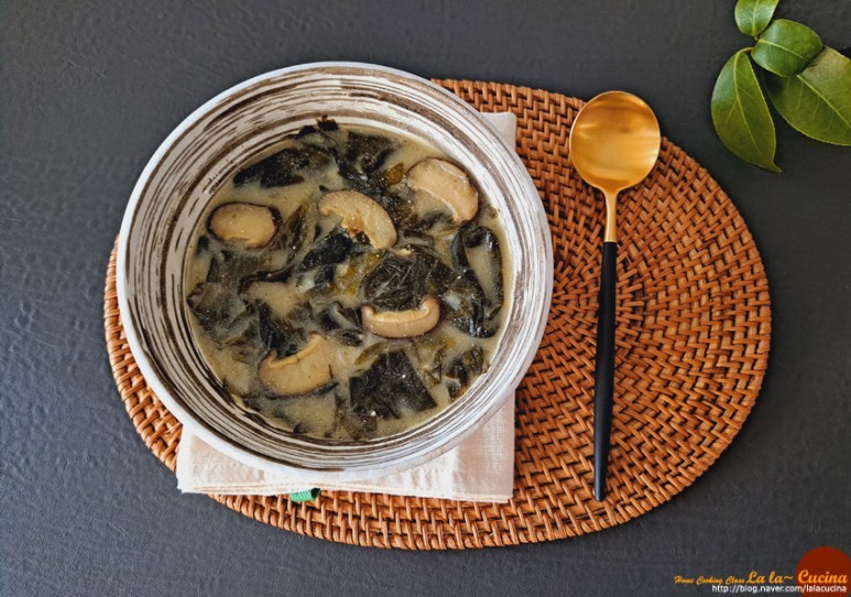 미역국 끓이는 방법 쫄깃~ 표고버섯 들깨미역국 고기없이 20