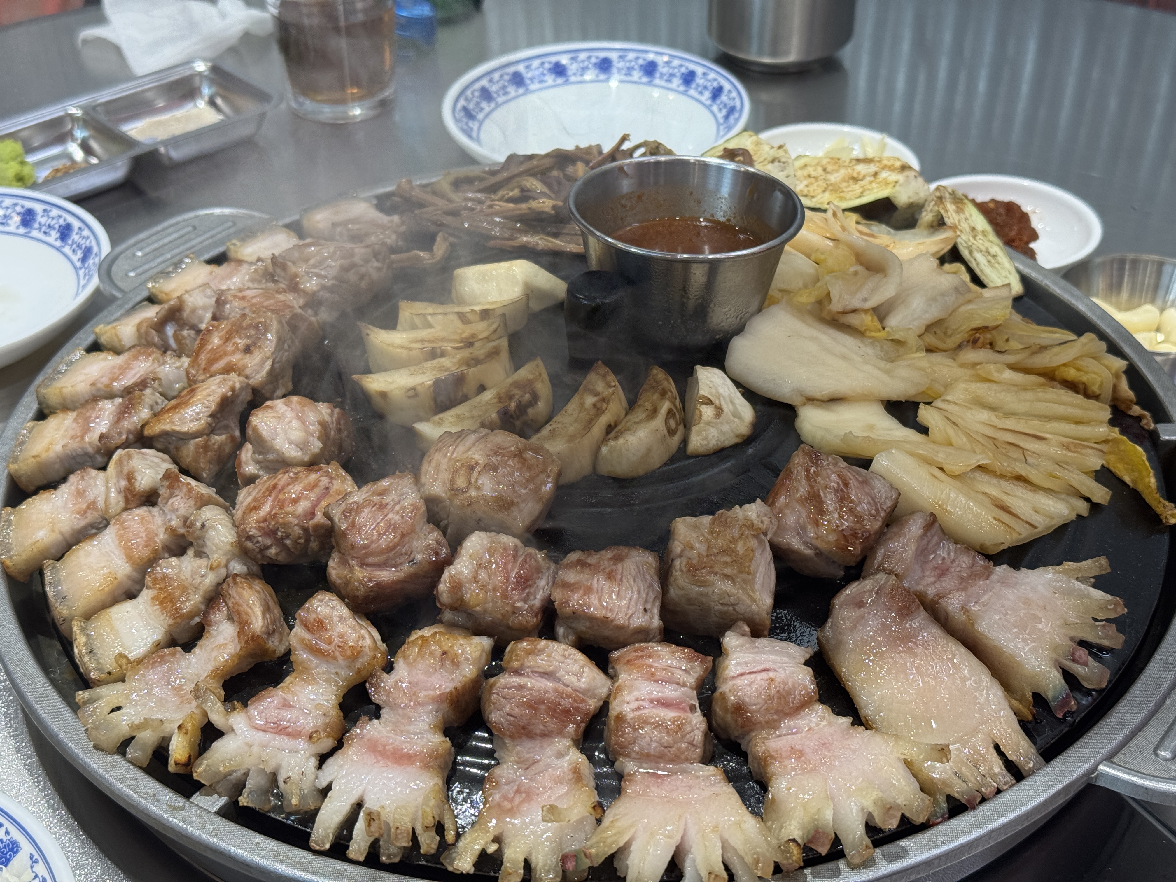 솥뚜껑이면돼지 이미지