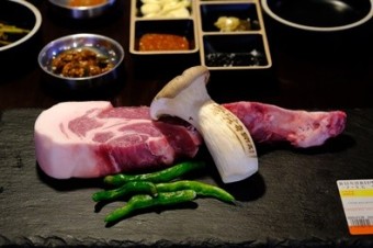 흑돼지 뼈삼겹