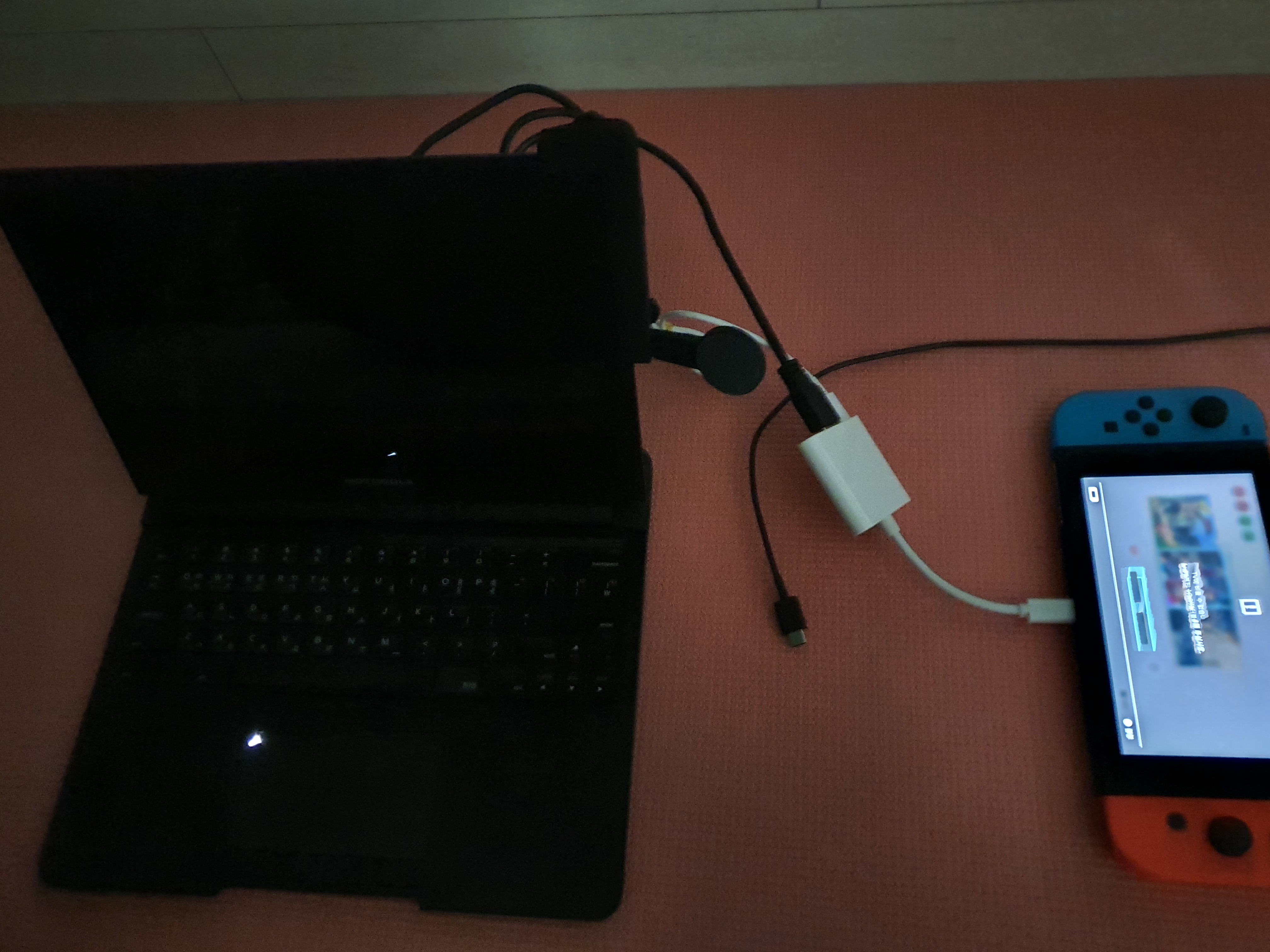  닌텐도 C to HDMI 컨버터 TV & 모토로라랩독 연결해보자.