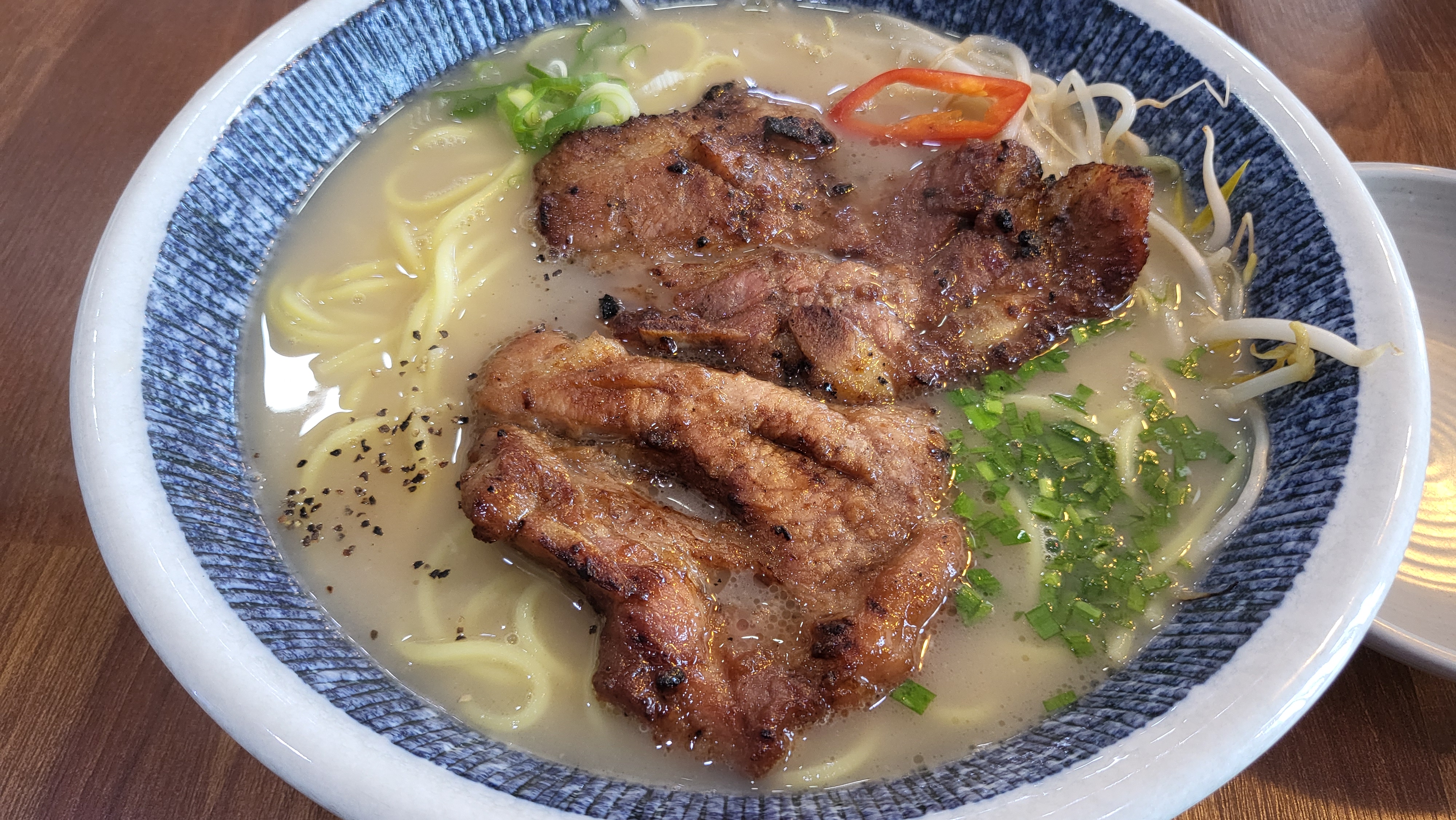  [제주 종달리 맛집] 뜨끈한 국수 위에 두툼한 갈비 한 점 - 산도롱맨도롱
