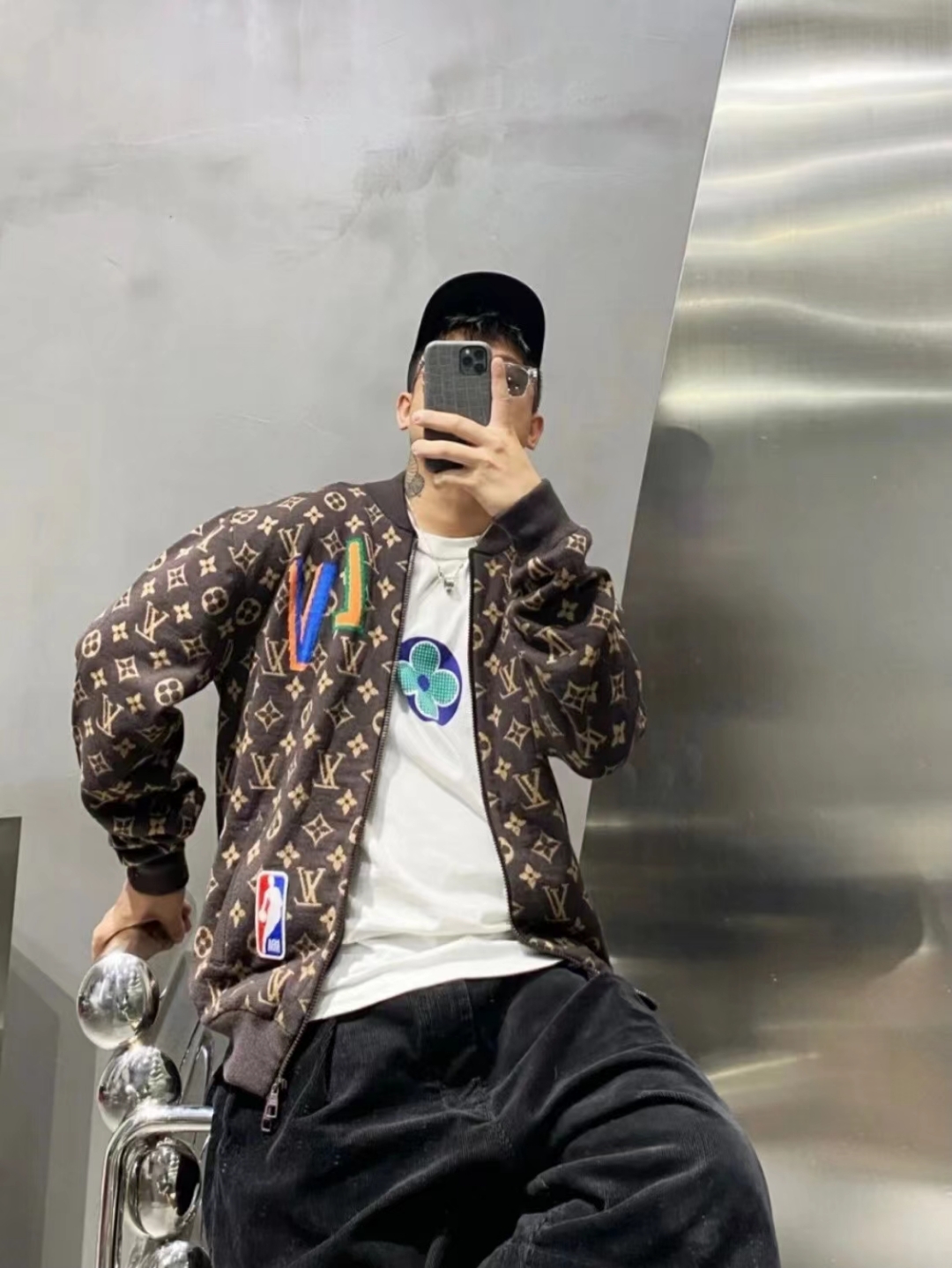  [LOUIS VUITTON x NBA] 루이비통 X NBA 그래픽 블루종 자켓 1A8WYR