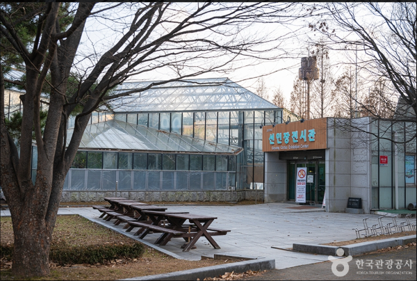 선인장 전시관