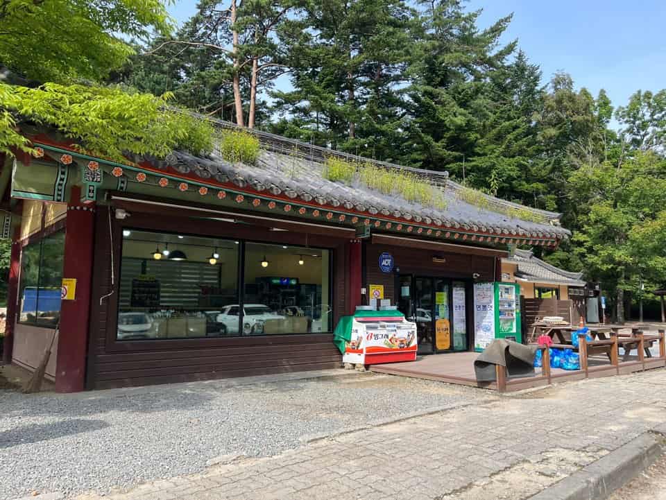 월정사 주차장 매점