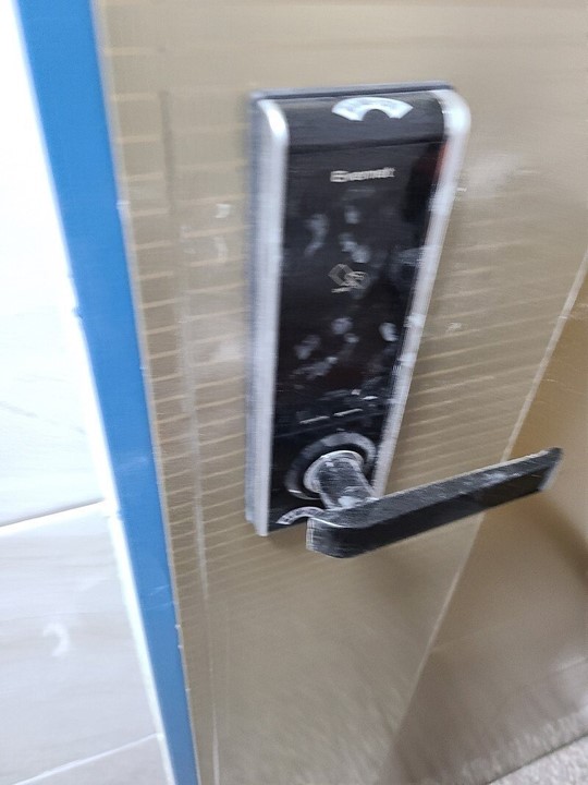  도어락 밀가루 스토킹, 비밀번호 알아내려 도어록에 밀가루 뿌린 직장동료 30대 남성