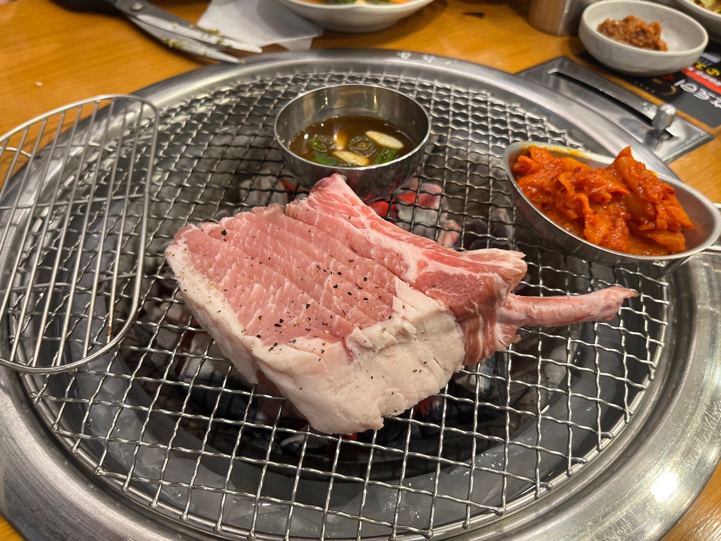 흑토리숯불구이 이미지