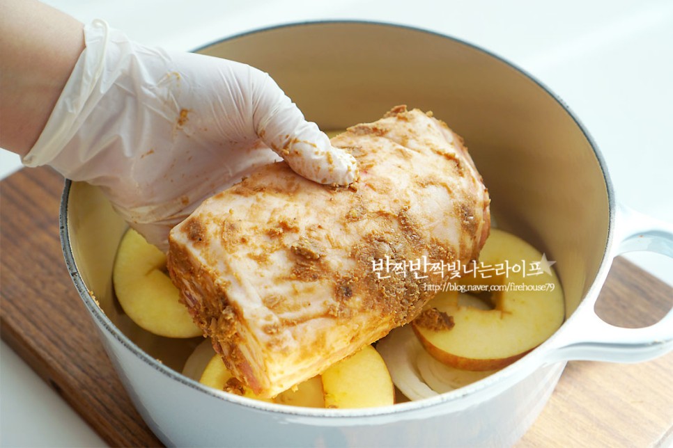 만들기 삼겹살수육 보쌈김치 맛있게~ 무수분 수육 보쌈 무김치 21