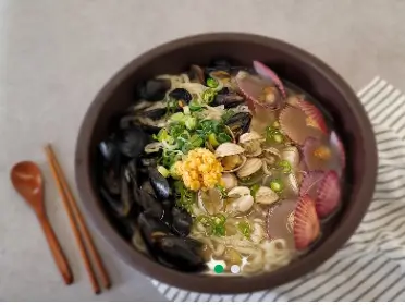 생생정보 5월9일 25년 대왕 조개칼국수 수원 행궁동 맛집 후기