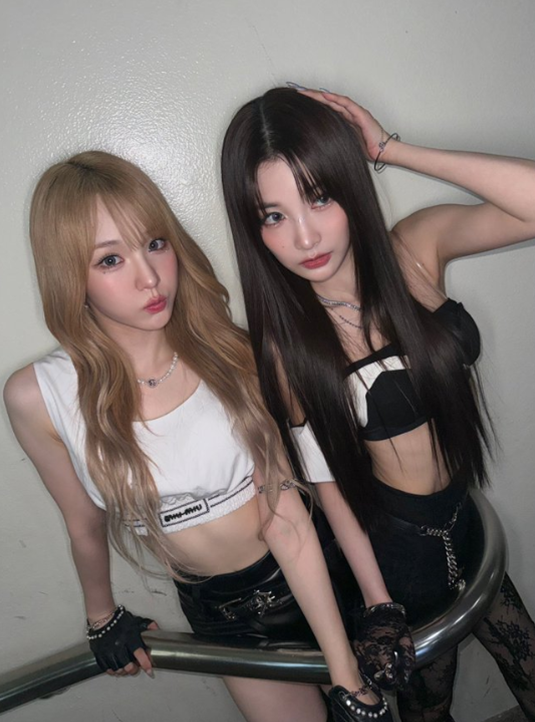 아이돌 멤버 두명이 들어갔다는 화제의 뮤뱅 포토 스팟존…jpg | 인스티즈
