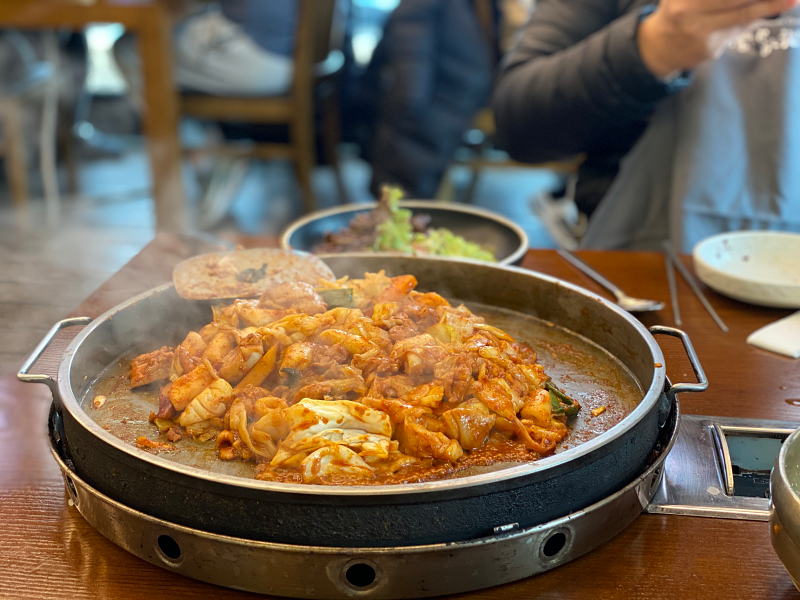 익어가고 있는 닭갈비