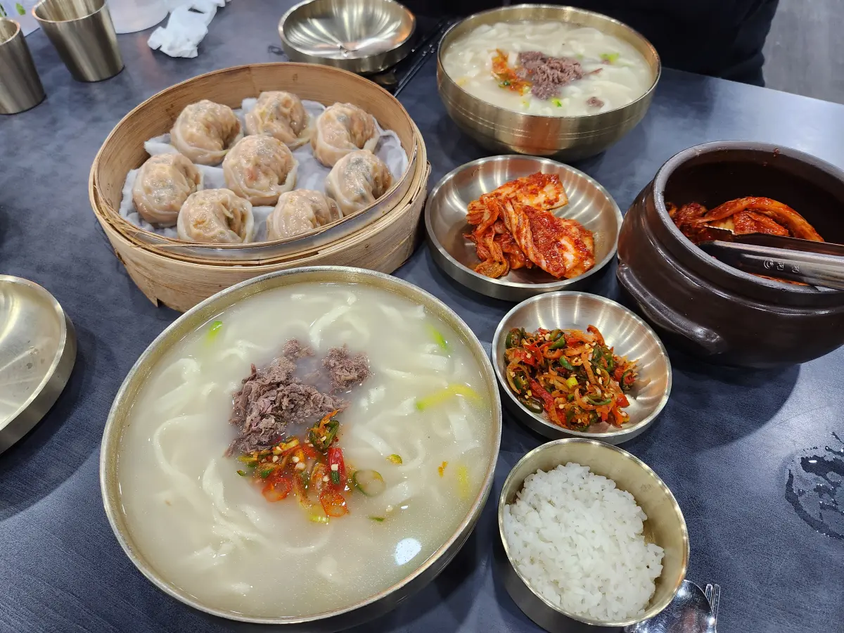 의정부-사골-칼국수-맛집-밀가마-국시집-주문한-메뉴-사골칼국수-만두