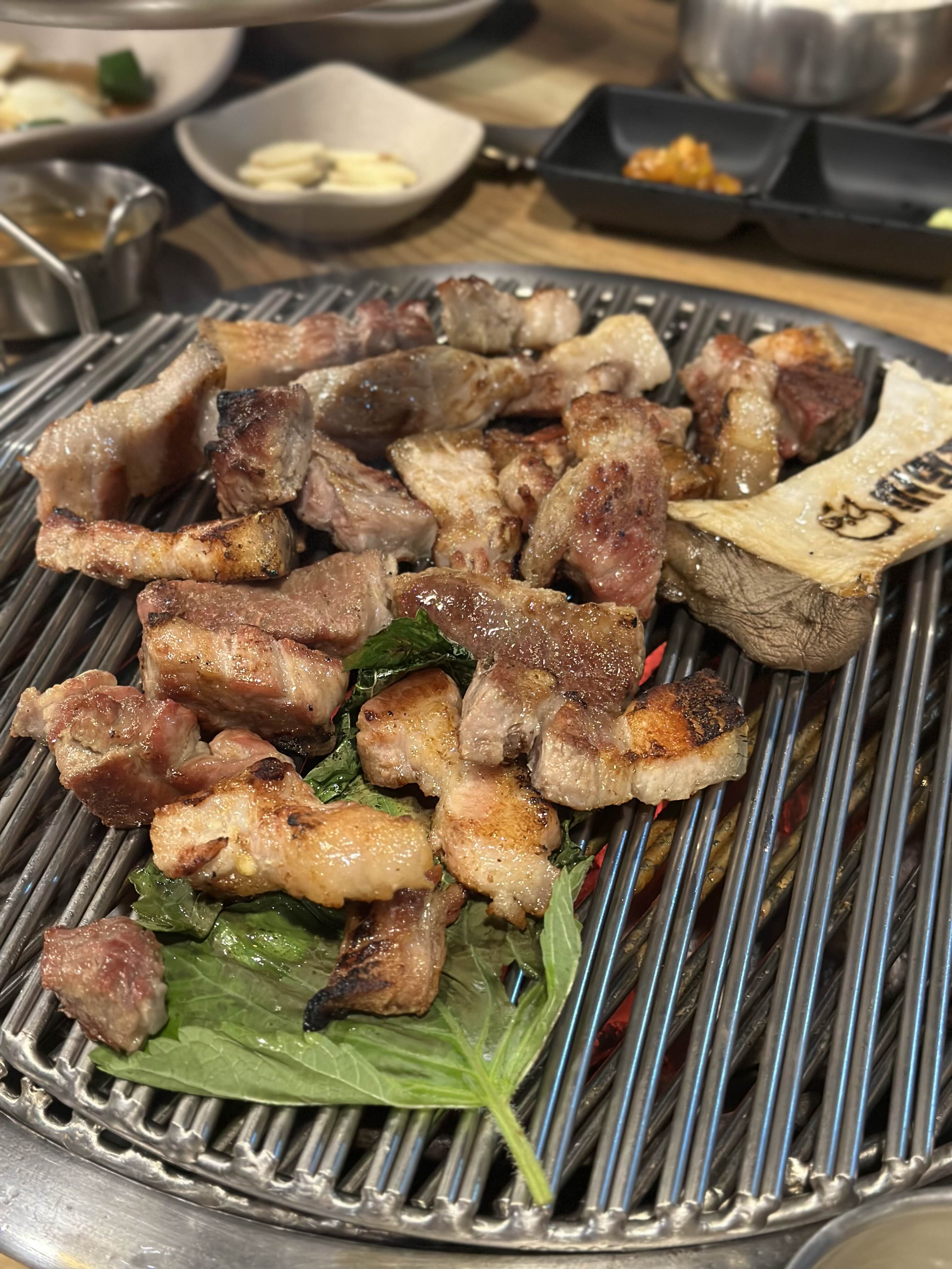 꺼멍집 이미지
