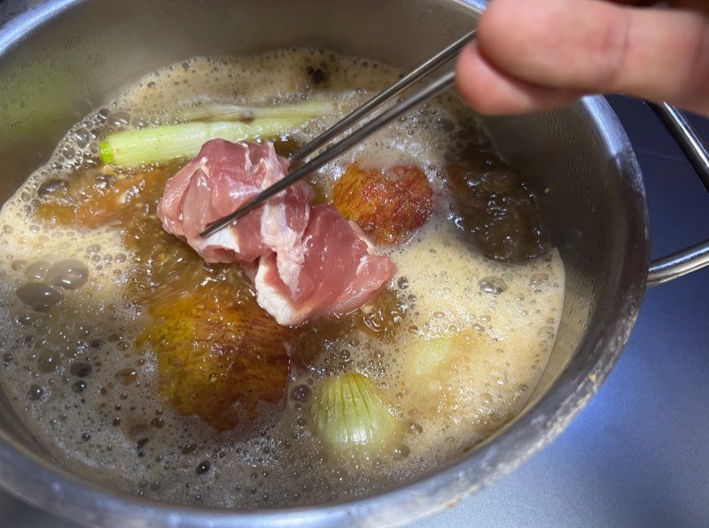 고기는 물이 끓을 때 넣어줘야 됩니다.