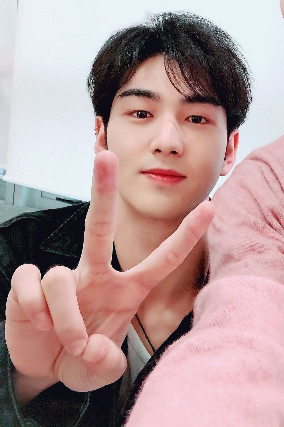  뉴이스트 백호 예쁜 사진 움짤 gif