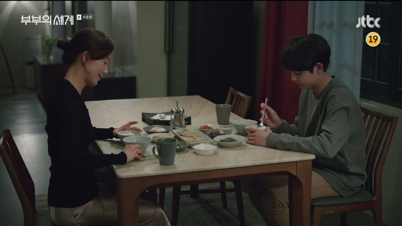  부부의 세계 마지막회. 지선우(김희애)의 원작과 다른 결말.