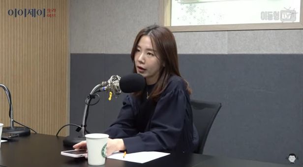  친문 박지희 아나운서의 막말 文에 반기 든 尹, 박정희 때였으면 닭모이 고(故) 박원순 전 서울시장 성추행 피해자와 안희정 전 충남도지사의 성폭행 피해자 비하 발언을 해 논란