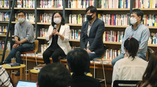 권경애&#44; 학폭 소송 3차례 불참하고 도이치모터스 공소장 조사...연일 논란
