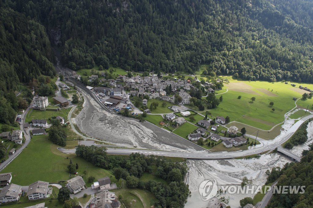 2017년 8월 스위스 그라우뷘덴 본도 마을에 산사태가 덮친 모습