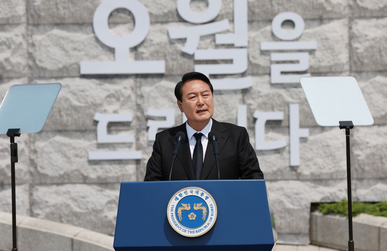  尹대통령 5·18 기념사 오월 정신은 국민 통합의 주춧돌 자유민주주의 피로써 지켜내 대통령실 정부 내각, 국민의힘 의원들 KTX편 통해 광주행 대통령 취임 후 첫 지방 일정 국가 기념식 참석