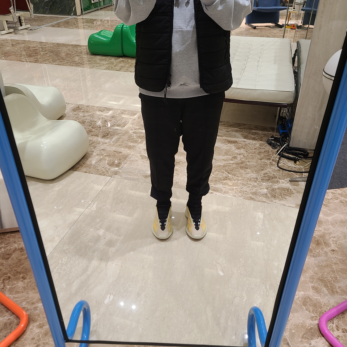  Yeezy 700 V3 선착순 구매 후기 및 착용샷 (당첨 꿀팁 공유)