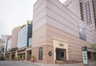 성심당 롯데대전점 케익 무너져 내린 망고시루 한 자리서 뚝딱_3