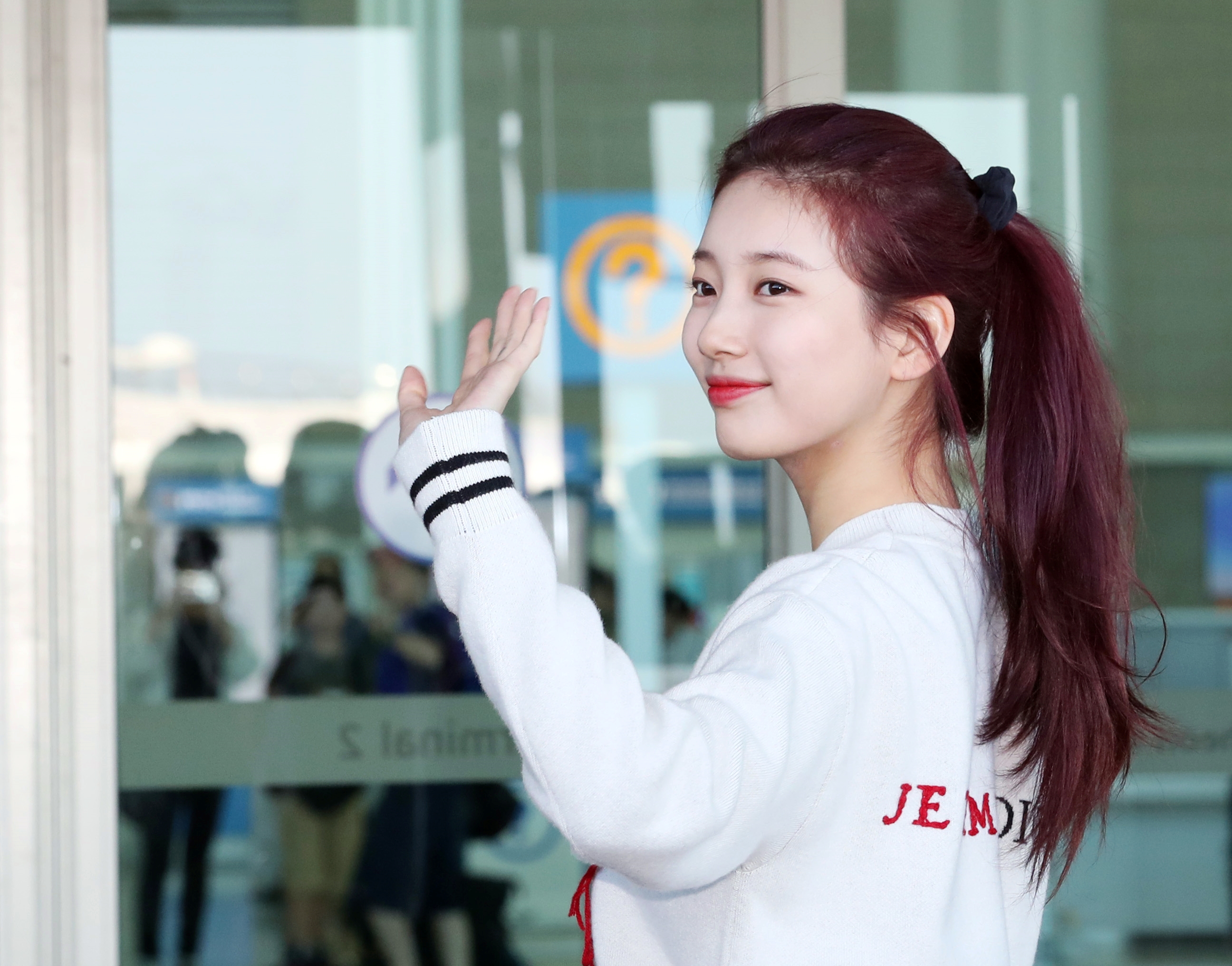  수지 공항패션 고화질 사진