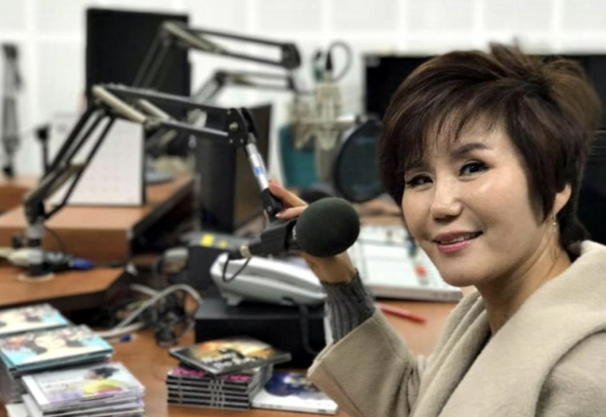 가수-홍실
