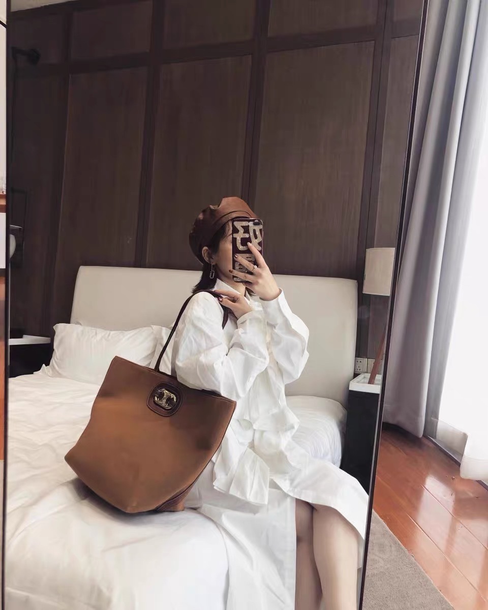  [CELINE] 셀린느 메일론 트리오페 카프스킨 카바스백 193152CKD.02NC (2 COLOR)