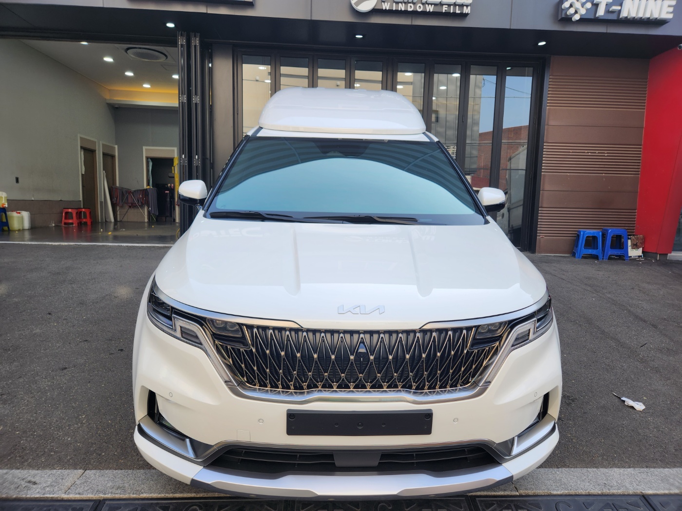 대구 신차 패키지 브이쿨 케이틴트 카니발 KA4 하이 세단 엠보싱 바닥 2