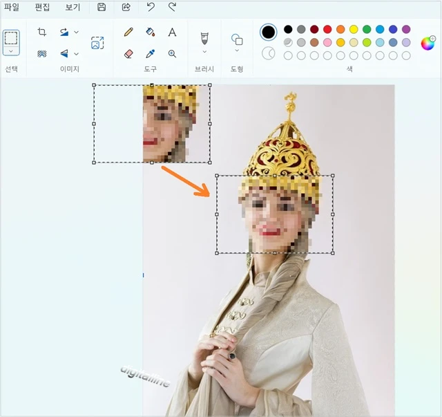 모자이크 처리된 이미지를 원하는 위치로 끌어와서 맞추면 모자이크 처리가 완성됩니다.